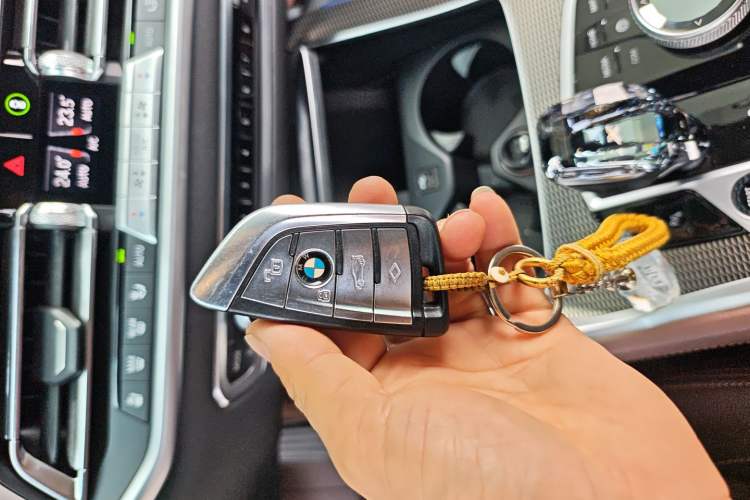 Used BMW X6 2022 Facelift xDrive40i Luxury Edition M Sport Package Vehicle Key