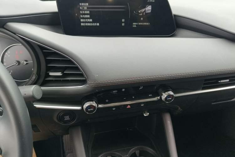 Used Mazda 3 Axela 2023 2.0L Automatic ZhiZhen Edition Audio And AC Panel