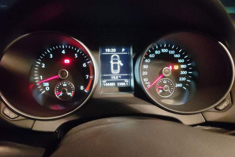 Used Volkswagen Golf 2012 1.4TSI Luxury Convertible Edition Instrument Cluster