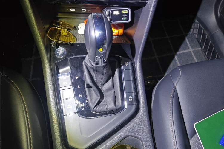 Used Volkswagen Tharu 2021 280TSI Two-Wheel-Drive Luxury Plus Edition Gear Lever
