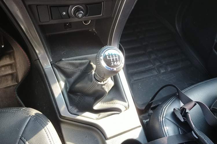 Used Great Wall Wingle 5 2017 2.0T European-spec Diesel Two-Wheel-Drive Entry-Level Big Double-Cab GW4D20D