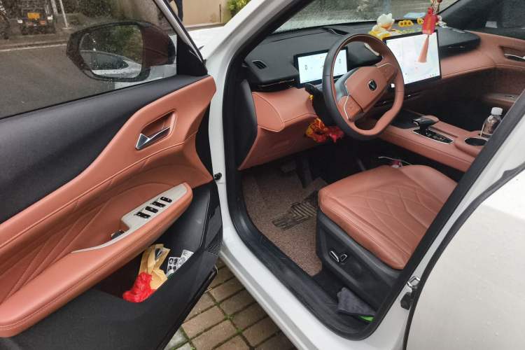 Used CHANGAN UNI-Z New Energy 2024 Blue Whale Smart Electric iDD 125km Beyond Edition Driver Seat