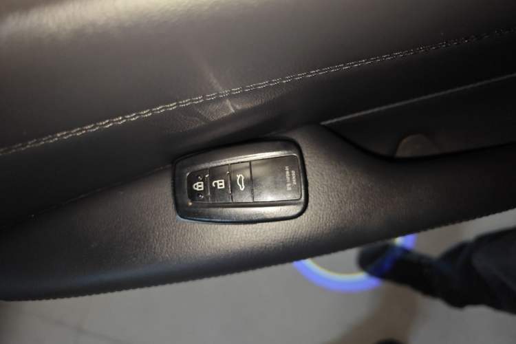 Used Toyota Avalon 2019 2.0L XLE Premium Edition China VI