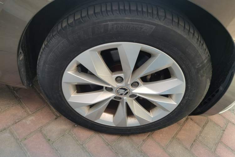 Used Skoda Superb 2018 TSI280 DSG Comfort Edition China V Standard Right Front Wheel Hub