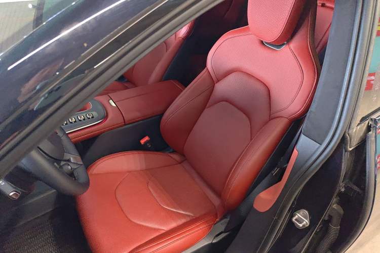 Used Xiaomi Auto SU7 2024 Four-Wheel Drive Ultra-Long Range Advanced Intelligent Driving Max Edition
