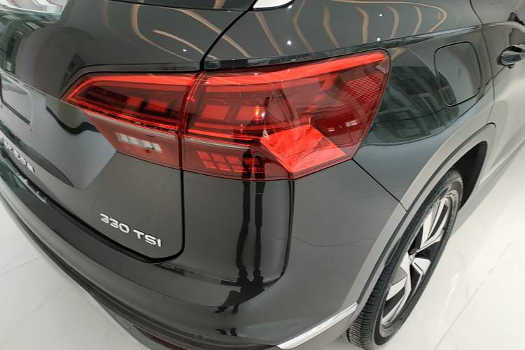 Used Volkswagen Tayron 2020 280TSI Two-Wheel Drive Luxury Connect Edition Right Rear Taillight