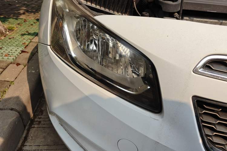 Used Chevrolet Cruze 2015 1.5L Classic SE MT Right Front Headlight