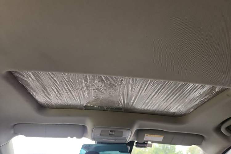 Used Roewe i6 MAX 2020 300TGI Automatic "Swell Cool Smart Drive" Edition Headliner