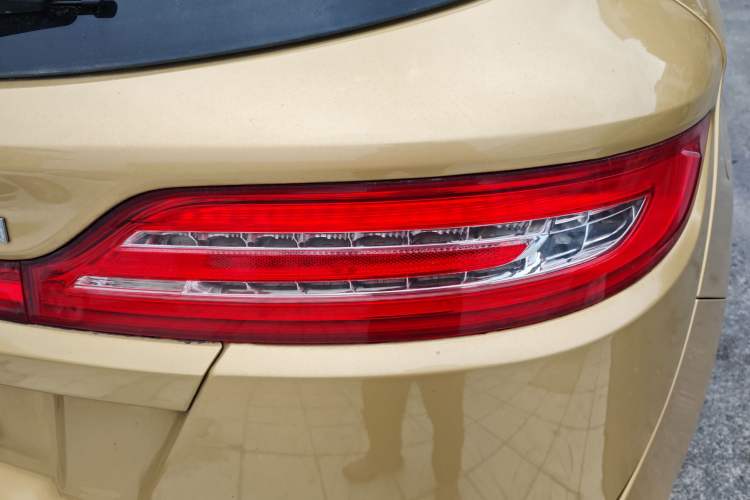 Used Lincoln MKC 2014 2.0T Two-Wheel-Drive Luxury Edition Right Rear Taillight