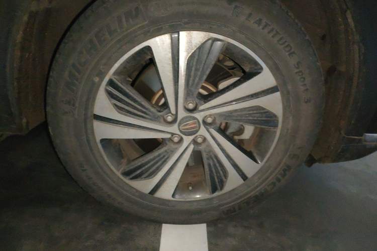 Used Hongqi HS5 2019 2.0T Smart Connect Flagship Edition Right Front Wheel Hub