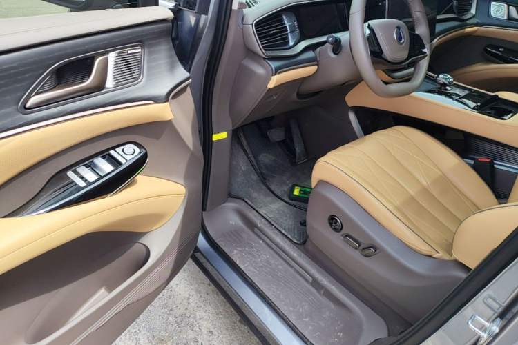 Used Denza D9 2022 DM-i 970 Four-Wheel Drive Flagship Model
