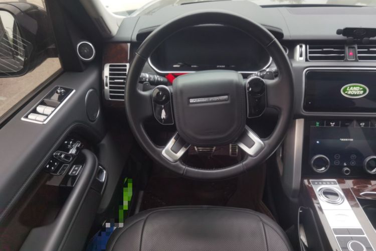 Used Land Rover Range 2022 3.0 L6 400 PS Classic Extended Version
