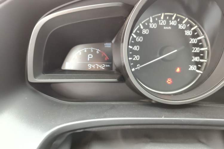 Used Mazda 3 Axela 2017 Hatchback 2.0L Automatic Luxury Model Emission Standard China V