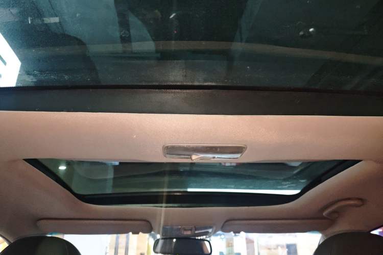 Used Kia Sportage R 2015 2.0L Automatic Two-Wheel Drive DLX Model Headliner