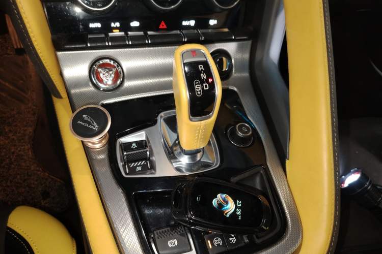 Used Jaguar F-TYPE 2015 3.0 SC Hardtop Version
