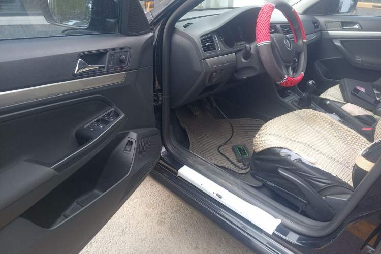 Used Volkswagen Lavida 2015 1.6L Manual Fashion Edition Driver Seat