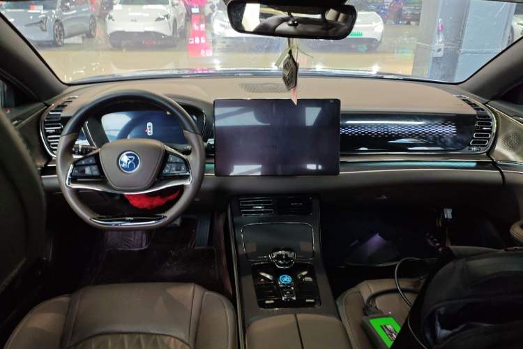 Used BYD Han 2022 DM-i 121KM Prestige Model
