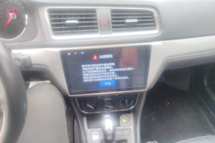 Used Volkswagen Lavida 2013 Revised Version 1.6L Automatic Luxury Edition Audio And AC Panel