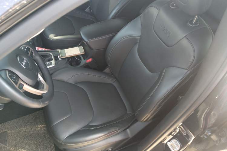 Used Jeep Cherokee 2017 2.0L Superior Edition Left Front Seat