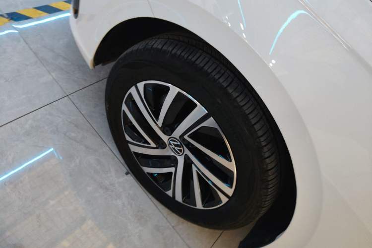 Used Volkswagen Lavida 2024 300TSI DSG Starry Sky Leading Edition Left Front Wheel Hub