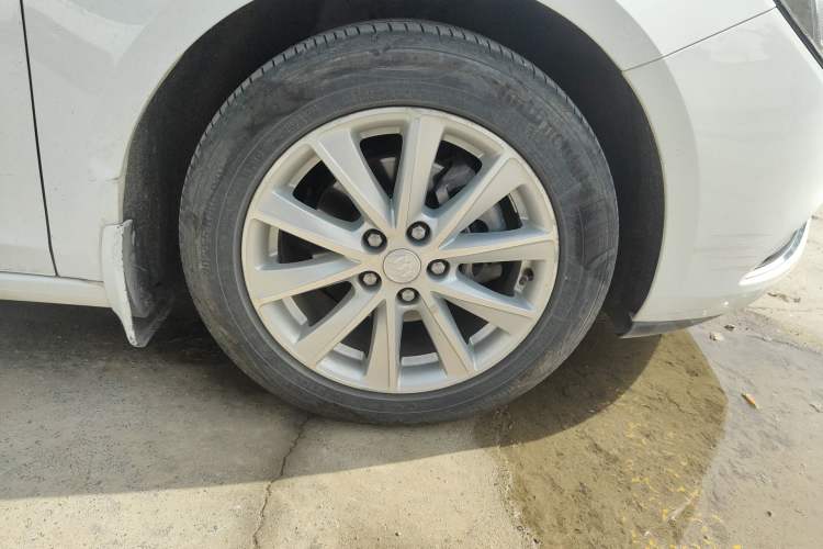 Used Buick Verano 2015 Sedan 20T Dual-Clutch Leading Model