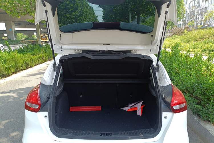 Used Ford Focus 2017 Hatchback 1.6L Automatic Comfort Plus SmartDrive Edition Trunk