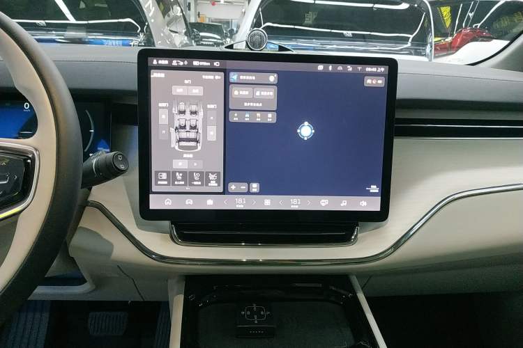 Used Volvo EM90 2025 Ultra Six-Seater