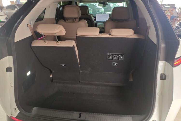 Used XPeng X9 2025 740 Ultra-Long Range Max Trunk