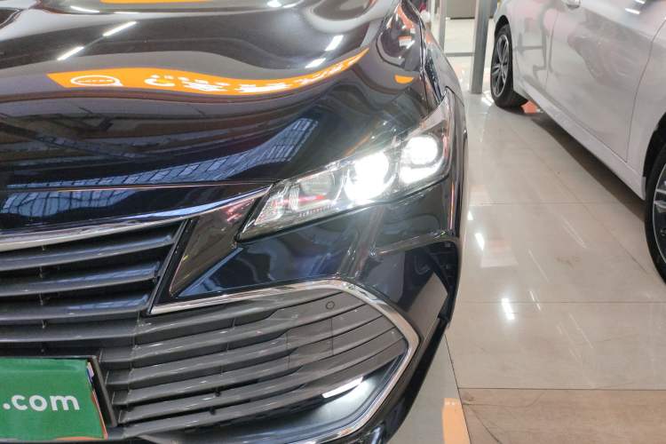 Used Toyota Avalon 2019 Dual-Engine 2.5L XLE Prestige Version China VI Standard