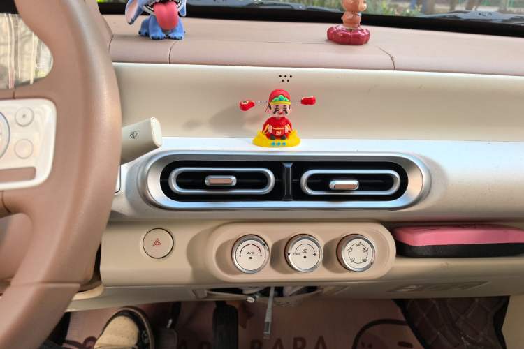 Used Wuling Hongguang MINIEV 2024 3rd Generation 215km Youth Edition Audio And AC Panel