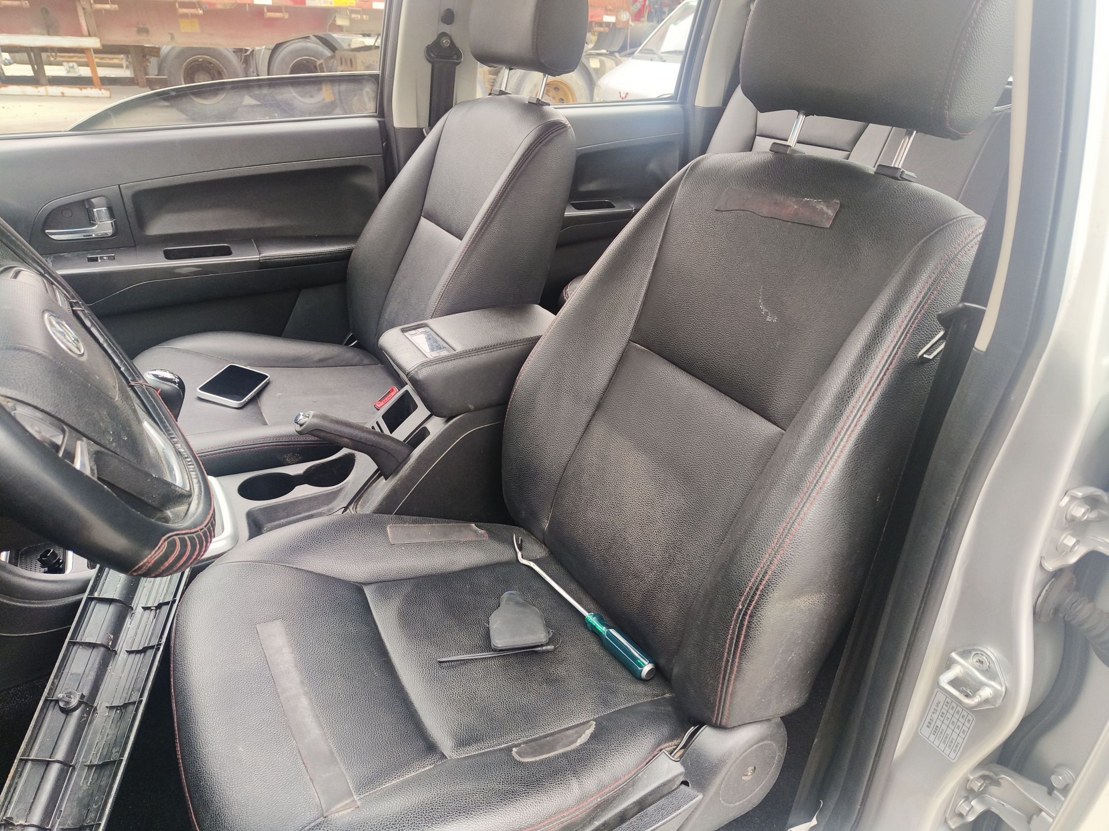 Переднее сиденье в автомобиле