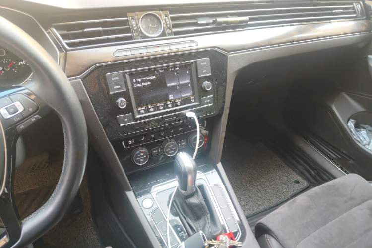 Used Volkswagen Magotan 2018 380TSI DSG Luxury Model Audio And AC Panel