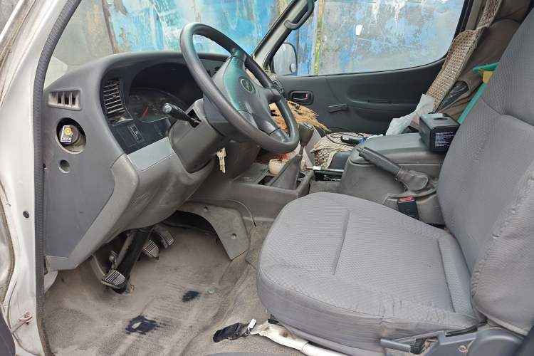 Used Jinbei Hiace 2011 2.0L 5th Generation Kuaiyunwang Standard Version 4G19 Left Front Seat