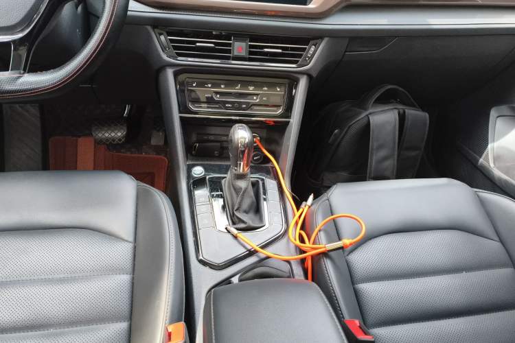 Used Volkswagen Tharu 2021 280TSI Two-Wheel-Drive Luxury Plus Edition Gear Lever