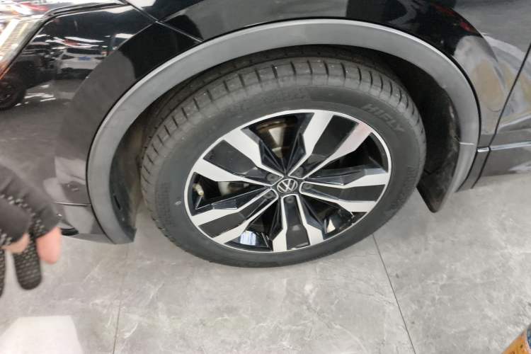 Used Volkswagen Tiguan L 2023 330TSI Automatic Two-Wheel Drive R-Line Flagship Edition Left Front Wheel Hub