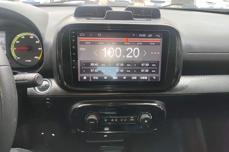 Used Roewe Clever 2021 302 km New Four-Seater Super-Efficient Version