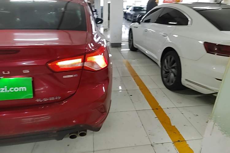 Used Ford Focus 2020 Sedan EcoBoost 180 Automatic Trend Edition
