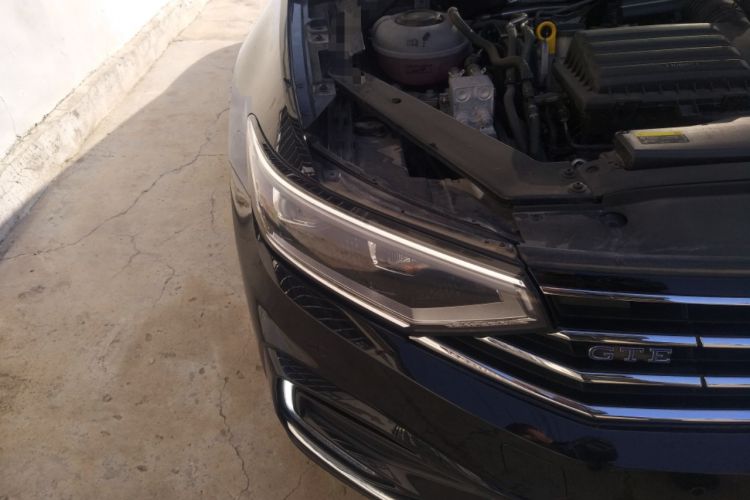 Used Volkswagen Magotan GTE Plug-in Hybrid 2022 GTE Luxury Model Right Front Headlight