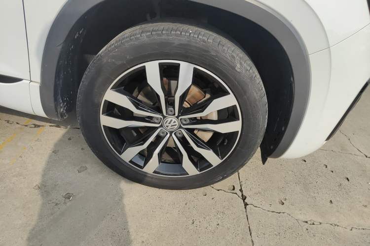 Used Volkswagen Tayron 2020 380TSI All-Wheel Drive R-Line Connected Version Right Front Wheel Hub
