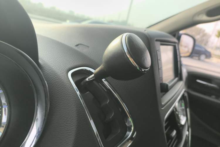 Used Chrysler Grand Voyager 2013 3.6L Luxury Edition