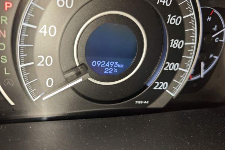 Used Honda CR-V 2015 2.0L two-wheel drive urban version Odometer Close Up