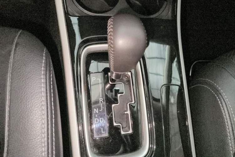 Used Mitsubishi Outlander 2018 2.0L Two-Wheel Drive Glory Edition 5 Seats Gear Lever