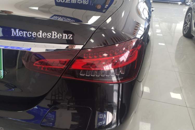 Used Mercedes-Benz E-Class New Energy 2022 Second Facelift E 350 e L Plug-in Hybrid Sports Sedan Exterior 3