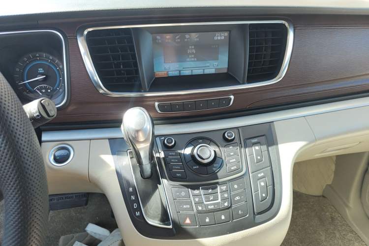 Used Buick GL8 2014 3.0L GT Luxury Business Haoya Edition Audio And AC Panel