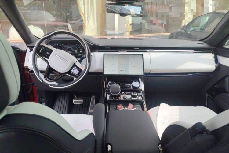 Used Land Rover Range SportNew Energy 2023 P510e Plug-in Hybrid – First Edition Center Console