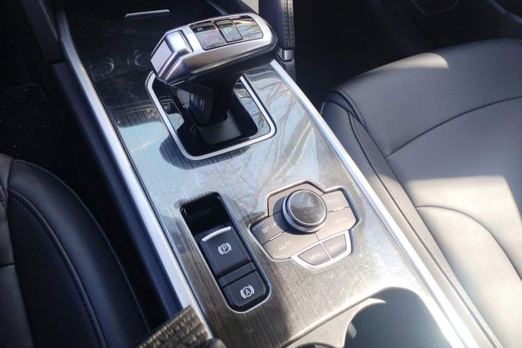 Used Haval H6 2018 Blue Label Sport Edition 1.5T Automatic Two-Wheel Drive Elite Model Gear Lever