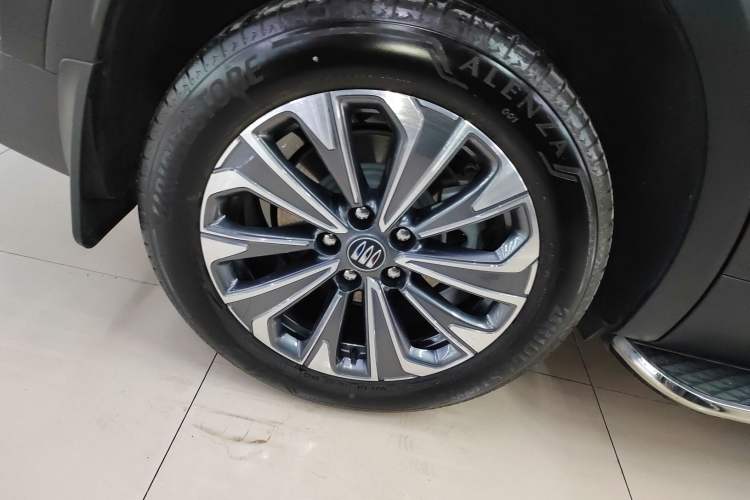 Used Buick Envision 2025 Encore Plus 28T Two-Wheel-Drive Platinum Edition