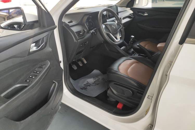 Used Wuling Hongguang S3 2018 1.5L Manual Comfort Model China V Standard Driver Seat