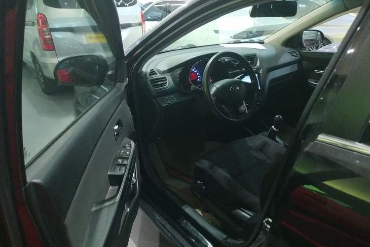 Used Kia K2 2012 Sedan 1.4L MT TOP Commemorative Edition
