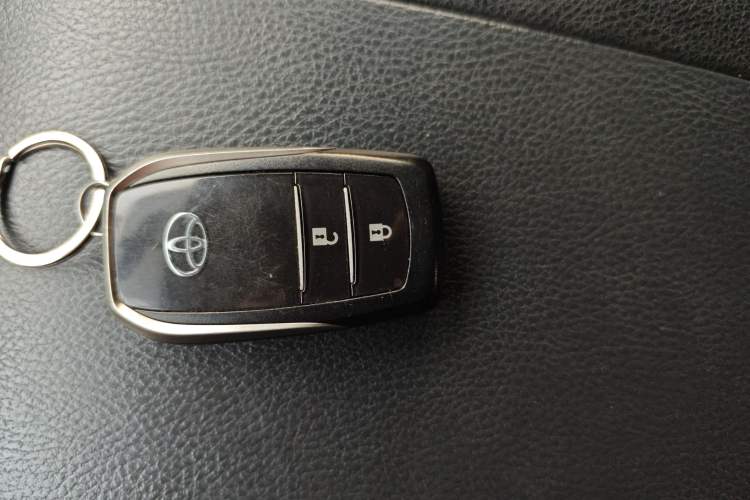 Used Toyota Highlander 2015 2.0T Four-Wheel Drive Luxury Edition 7-Seater Vehicle Key